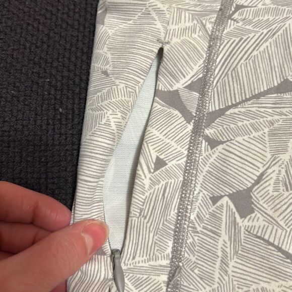 Athleta Capri Tights with Pockets! - Picture 3 of 9